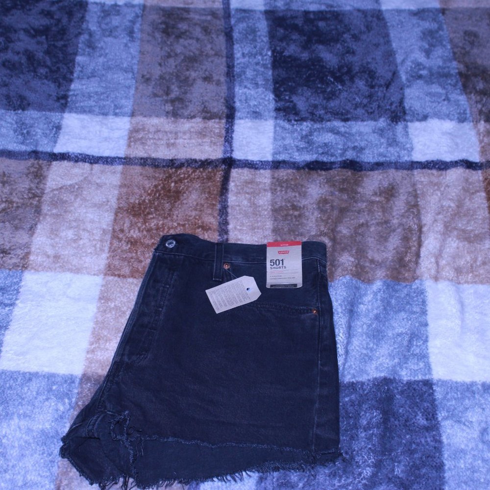 Levi's® Women's 501™ Original High-Rise Jean Shorts - Picture 5 of 6